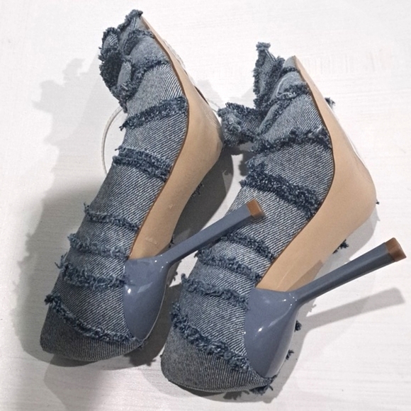 Steve Madden Barb Frayed Denim Point Toe Bow Pump - Picture 5 of 5